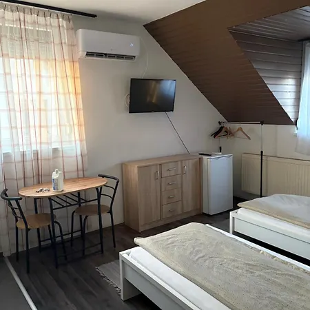 Sarga Csiko Vendeghaz * Debrecen