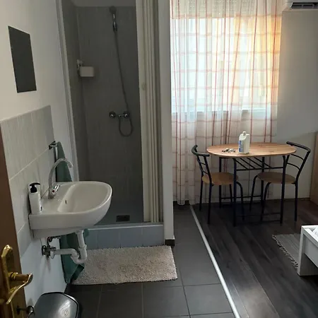 Sarga Csiko Vendeghaz Apartment Debrecen